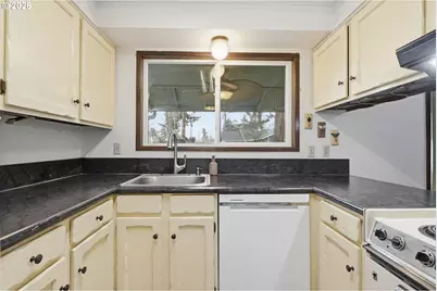 5639 SE 117th Ave, Portland, OR 97266 - Photo 9