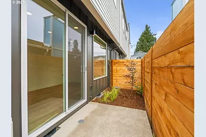 8420 SE Clay St, Portland, OR 97216 - Photo 9