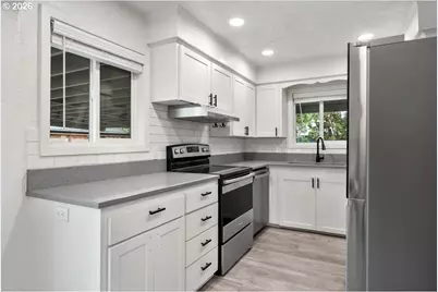 3588 Sisters View Ave, Eugene, OR 97401 - Photo 9