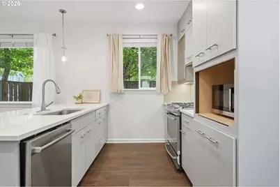 4588 NE Cleveland Ave, Portland, OR 97211 - Photo 13