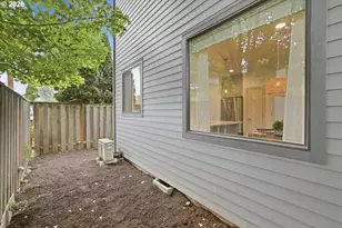 4588 NE Cleveland Ave, Portland, OR 97211 - Photo 33
