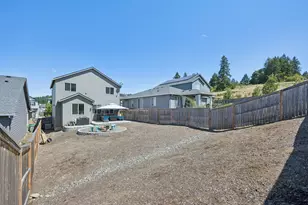 976 NE Trillium Dr, Estacada, OR 97023 - Photo 39