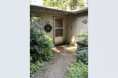 658 W Fairview Dr, Springfield, OR 97477 - Photo 1