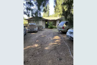 658 W Fairview Dr, Springfield, OR 97477 - Photo 3