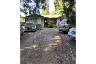 658 W Fairview Dr, Springfield, OR 97477 - Photo 3