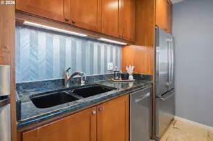 2211 SW 1st Ave, Portland, OR 97201 - Photo 13