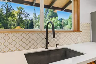 12802 SE Knapp St, Portland, OR 97236 - Photo 9