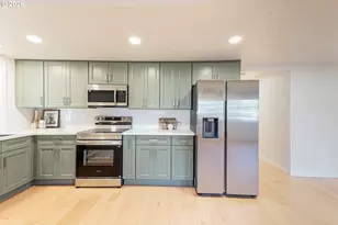 7020 SE Clatsop St, Portland, OR 97206 - Photo 9