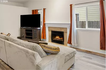 2985 Oxford St, Woodburn, OR 97071 - Photo 5