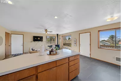 126 N Harbor St, Rockaway Beach, OR 97136 - Photo 9