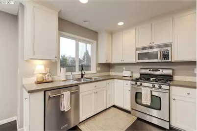 400 SW 14th Ct, Canby, OR 97013 - Photo 9