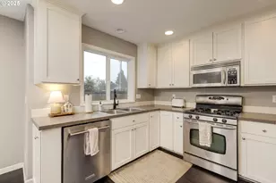 400 SW 14th Ct, Canby, OR 97013 - Photo 9