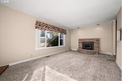 472 Springdale Ave, Springfield, OR 97477 - Photo 3
