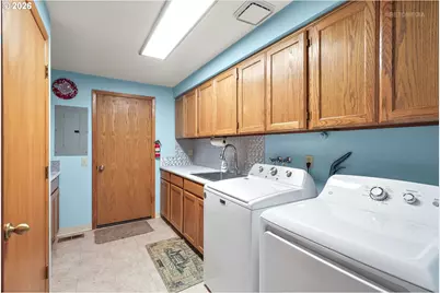 903 NE 3rd Ave, Hillsboro, OR 97124 - Photo 25