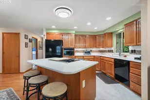 903 NE 3rd Ave, Hillsboro, OR 97124 - Photo 13