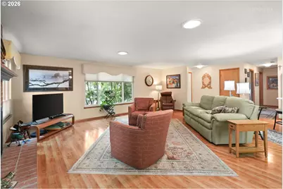 903 NE 3rd Ave, Hillsboro, OR 97124 - Photo 9