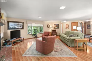 903 NE 3rd Ave, Hillsboro, OR 97124 - Photo 9