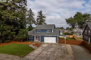 1057 4th St SE, Bandon, OR 97411 - Photo 3
