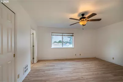 1057 4th St SE, Bandon, OR 97411 - Photo 25