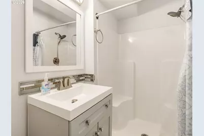 7913 SE Clackamas Rd, Milwaukie, OR 97267 - Photo 35