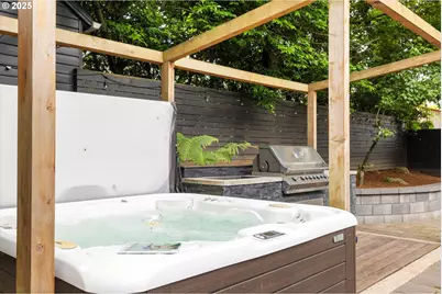 4000 NE Hassalo St, Portland, OR 97232 - Photo 45