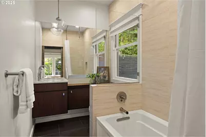 4000 NE Hassalo St, Portland, OR 97232 - Photo 23