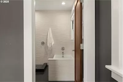 4000 NE Hassalo St, Portland, OR 97232 - Photo 27