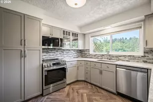 2441 W Lynnwood Dr, Longview, WA 98632 - Photo 9