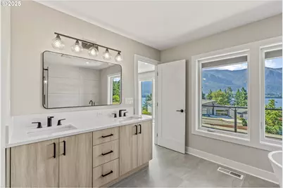 243 NE Hemmingway Dr, Stevenson, WA 98648 - Photo 15