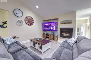 90022 Ocean Dr, Warrenton, OR 97146 - Photo 9
