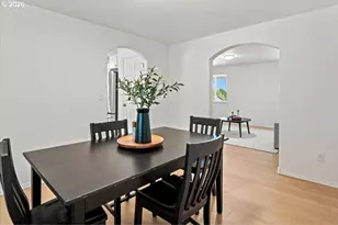 2439 SW 33rd St, Redmond, OR 97756 - Photo 9
