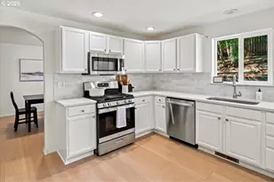 2439 SW 33rd St, Redmond, OR 97756 - Photo 11