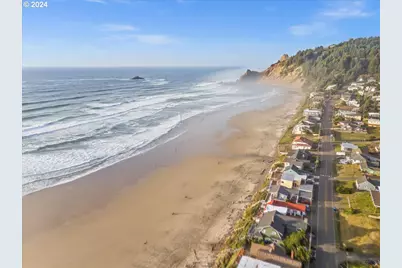 1906 NE 69th St, Lincoln City, OR 97367 - Photo 25