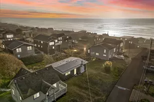 1906 NE 69th St, Lincoln City, OR 97367 - Photo 15