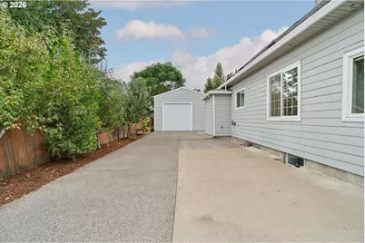 7805 N Hereford Ave, Portland, OR 97203 - Photo 39