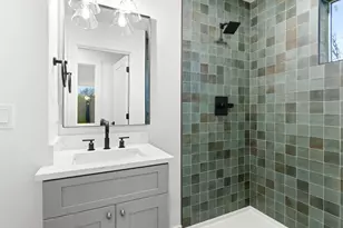 11067 SW 61st Ave, Portland, OR 97219 - Photo 9