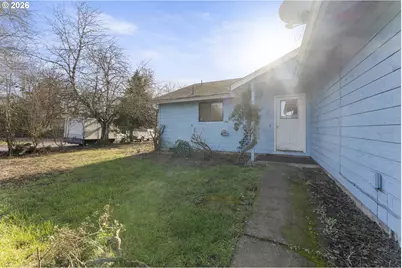 435 Gentle Ave E, Monmouth, OR 97361 - Photo 3