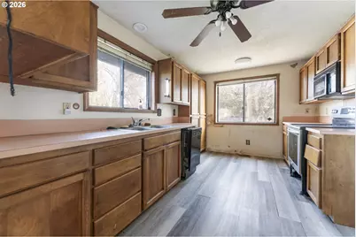 435 Gentle Ave E, Monmouth, OR 97361 - Photo 11