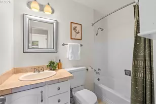 1860 SW Wynwood Ave, Portland, OR 97225 - Photo 27