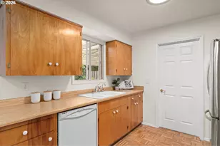1860 SW Wynwood Ave, Portland, OR 97225 - Photo 15