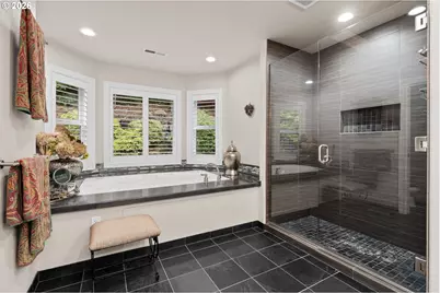 7717 NW Blue Pointe Ln, Portland, OR 97229 - Photo 5