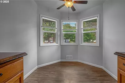 11520 SE Bush St, Portland, OR 97266 - Photo 9