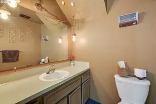 831 NE 90th Ave, Portland, OR 97220 - Photo 11