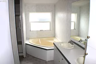 124 Country Side Ln, Winston, OR 97496 - Photo 15