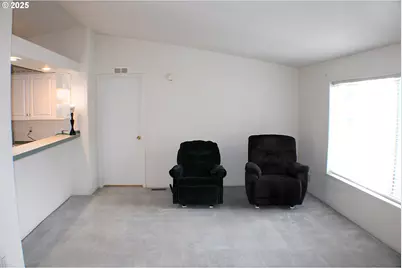 124 Country Side Ln, Winston, OR 97496 - Photo 5