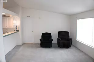 124 Country Side Ln, Winston, OR 97496 - Photo 5