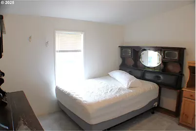 124 Country Side Ln, Winston, OR 97496 - Photo 17