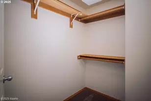 7942 N Hurst Near The Park Ave, Portland, OR 97203 - Photo 21