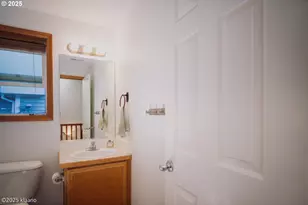 7942 N Hurst Near The Park Ave, Portland, OR 97203 - Photo 23