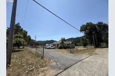 140 Poplar St, Powers, OR 97466 - Photo 3